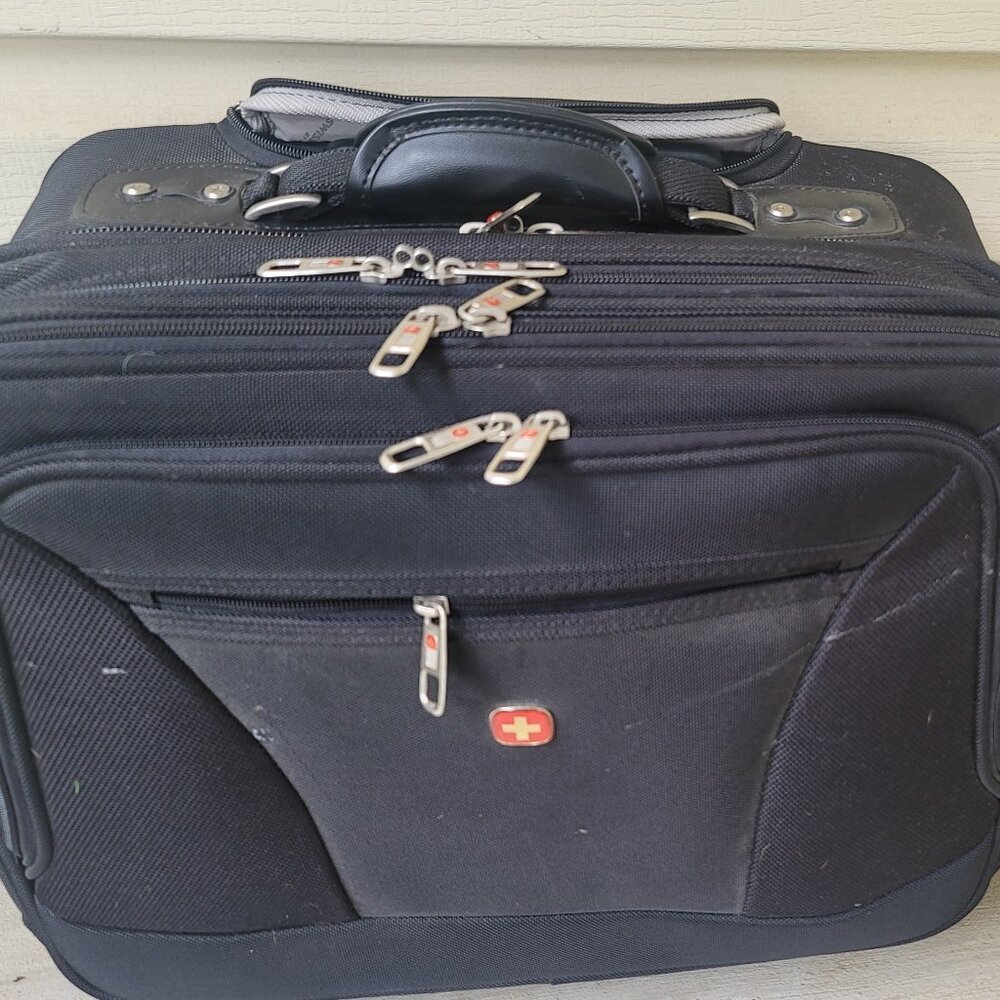 Swissgear Black Red Rolling Briefcase Padded Laptop Pocket 17 Inches